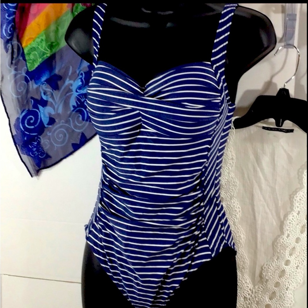 Nip Tuck stripe Joanne Twist swimsuit - One Piece - Size 6
